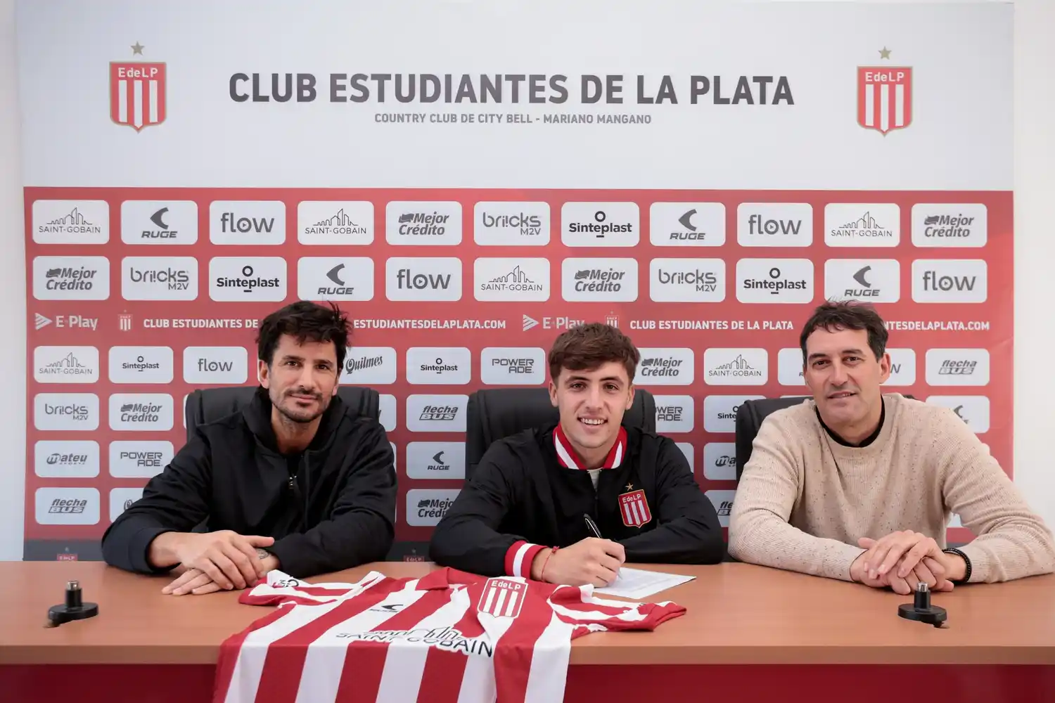 Orgullo chascomunense: Luca Arfaras firma su primer contrato profesional con Estudiantes de La Plata