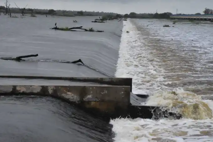 Los frentes de tormentas aportaron un gran caudal de agua al Bañado La Estrella
