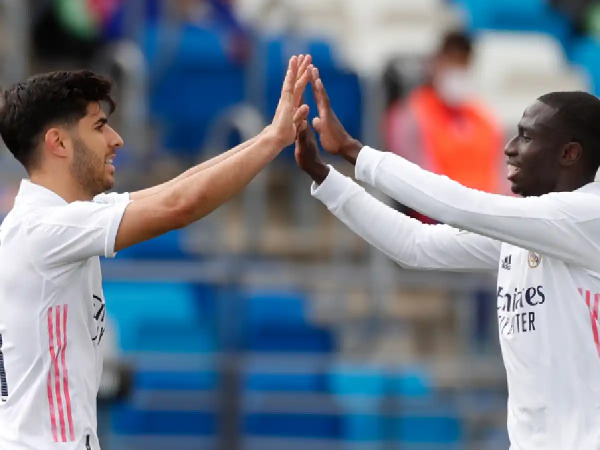 Real Madrid venció a Eibar y sigue prendido en España