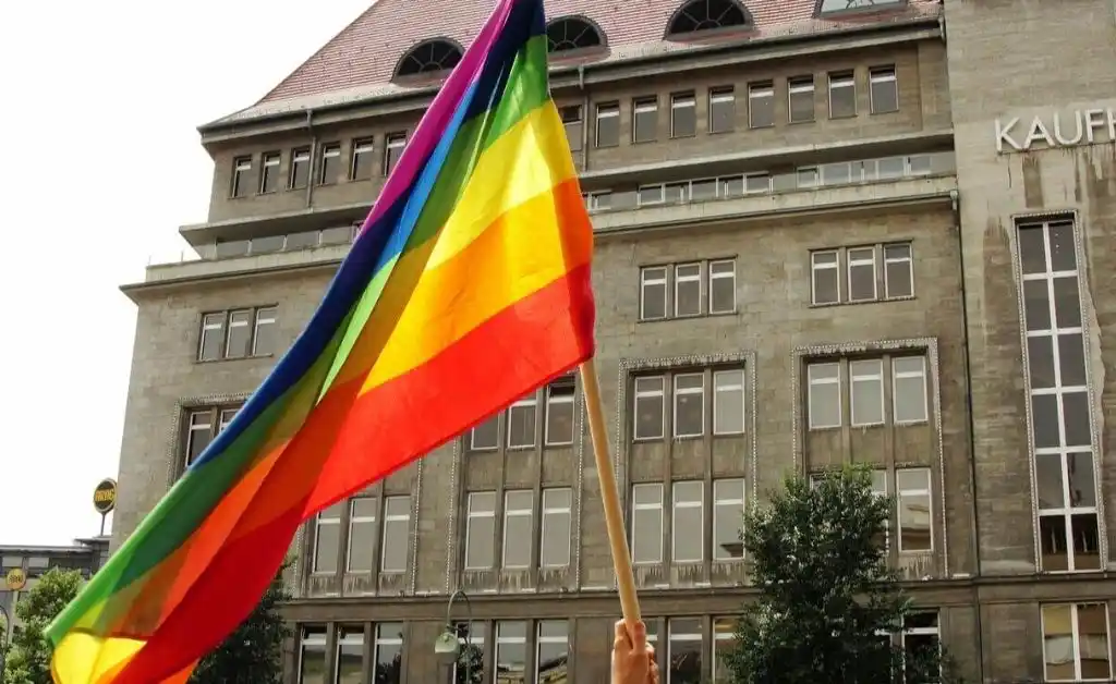 En Alemania se aprobó una ley que prohíbe las “terapias de conversión”