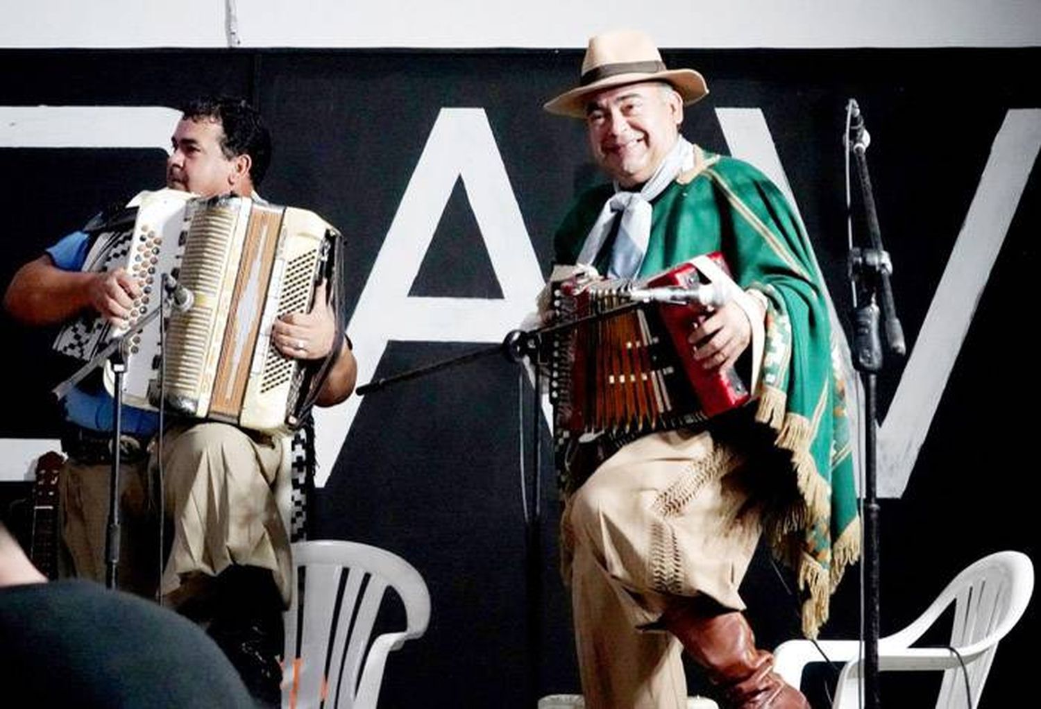 El Club Victoria inauguró su escenario con la actuación de Ismael Torales