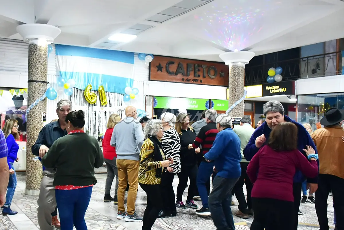 Folclore. Vecinos bailaron al ritmo de las danzas tradicionales