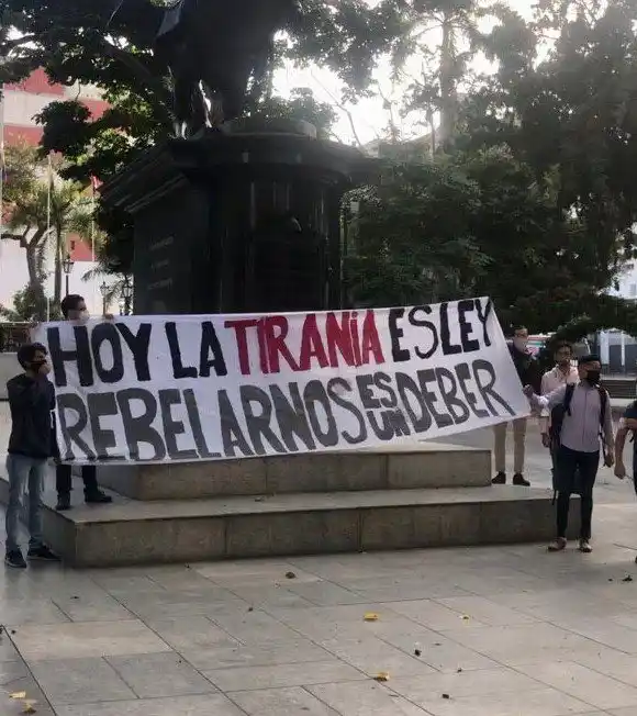 “Hoy la tiranía es ley”: Estudiantes alzaron su voz en la Plaza Bolívar