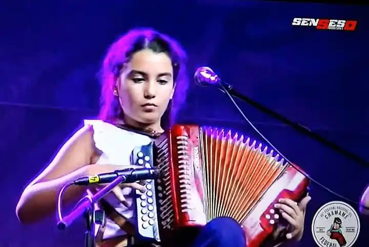 La niña Luz Ocampo debutó en el “49º Festival Nacional del Chamamé”