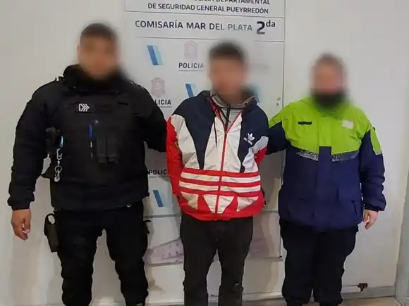 Detuvieron a un hombre que caminaba por la avenida Colón y San Juan con un revólver en la cintura