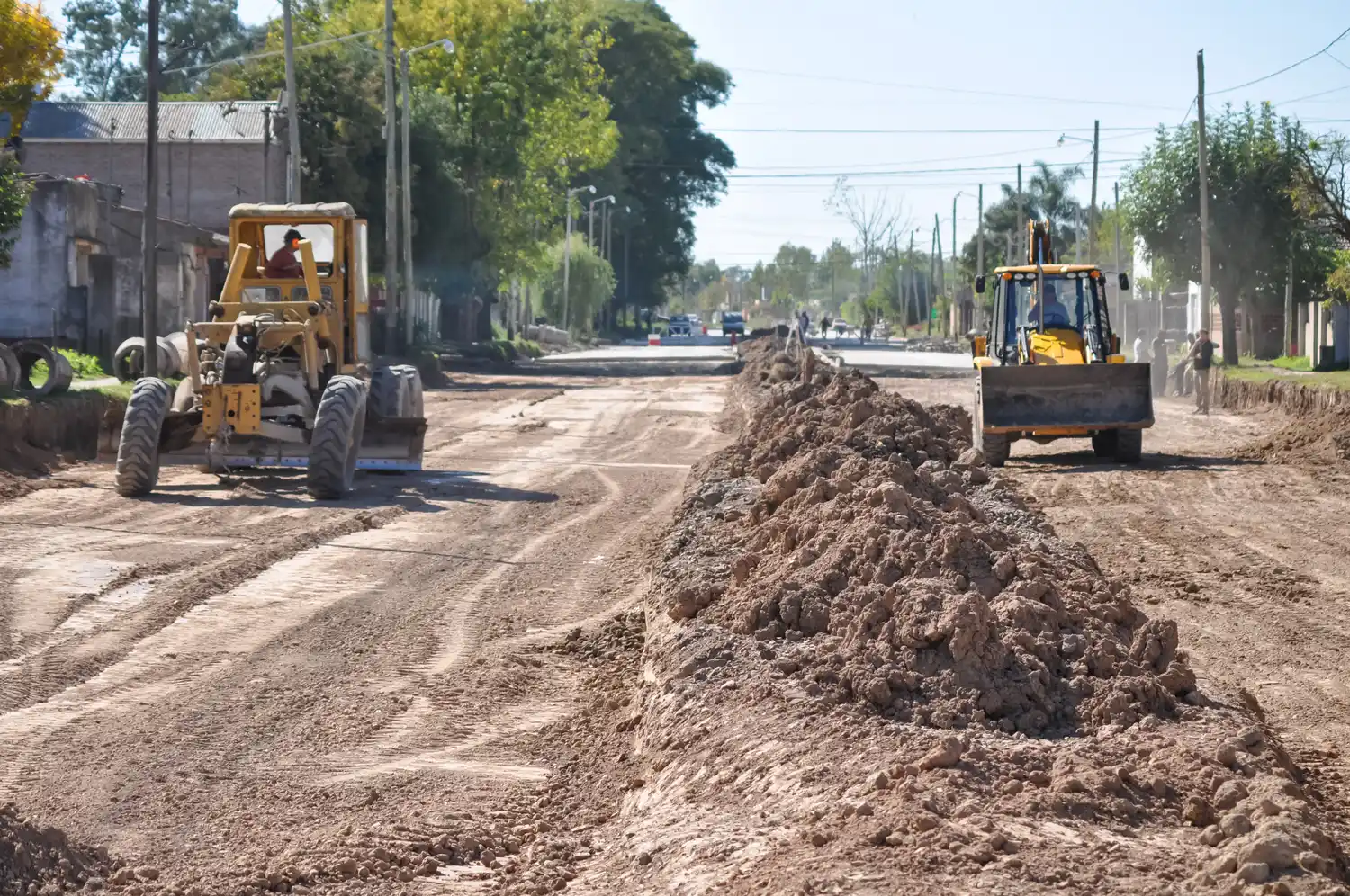 Comenzaron las obras de pavimentación en la última cuadra de calle Colombia
