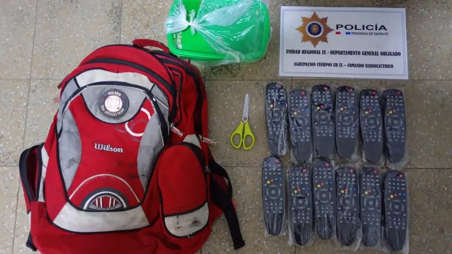 Lo vieron detrás de una lancha, escapó de la Policía y terminó aprehendido: ¿qué llevaba en la mochila? - 3