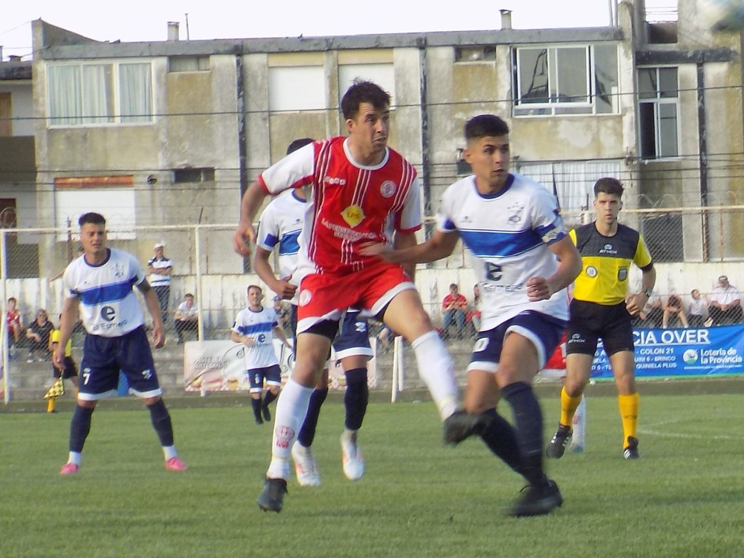 Montero, en acción en el debut de Gimnasia en Tres Arroyos.