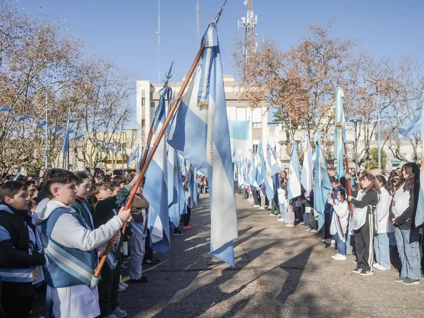Si, prometo. Fue el grito que sonó en la plaza Dardo Rocha por parte de los alumnas y alumnos de 4° grado de las escuelas primarias