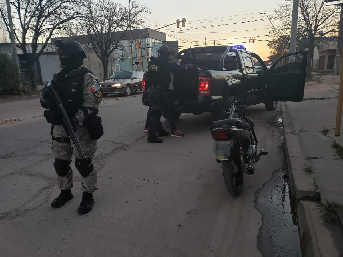 Realizaron controles antinarcóticos en barrios y en inmediaciones de escuelas 
