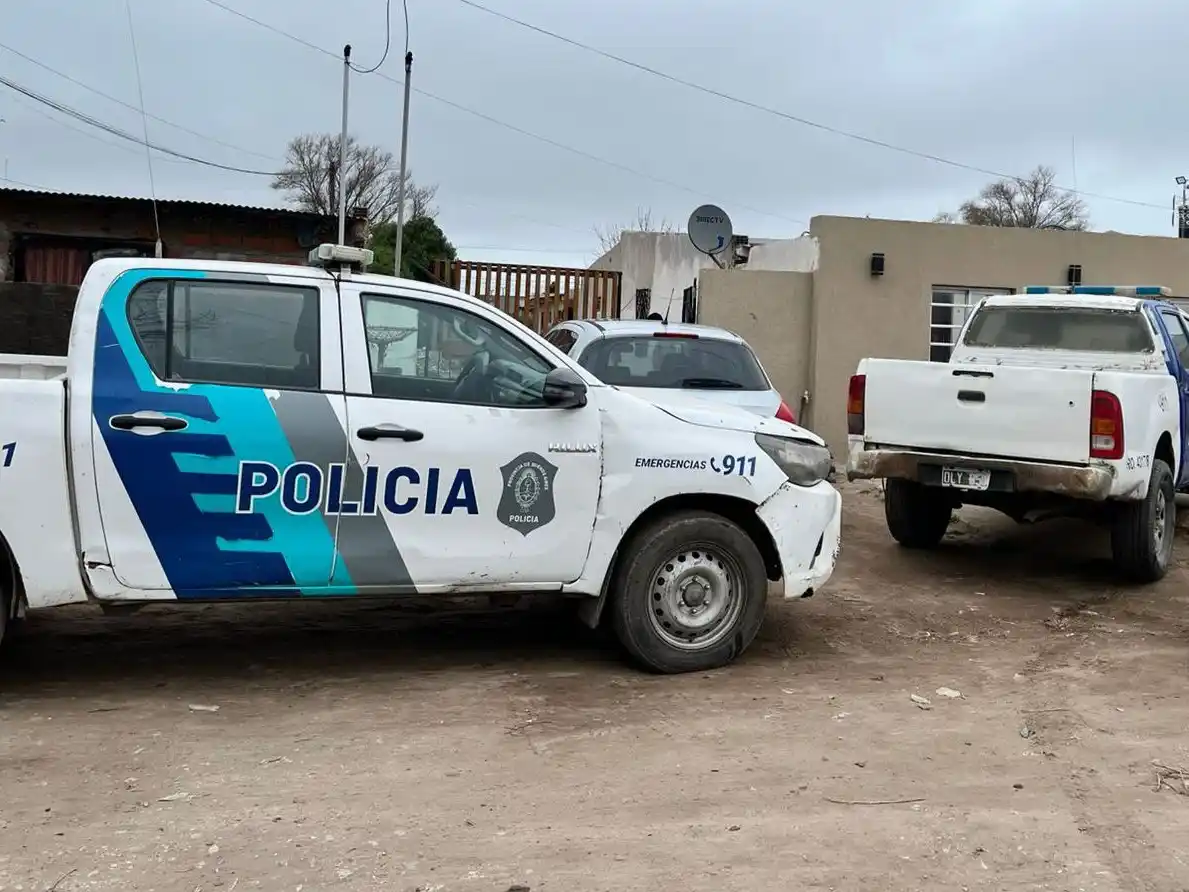 Recuperan moto y auto robados: dos detenidos por documentación apócrifa y encubrimiento