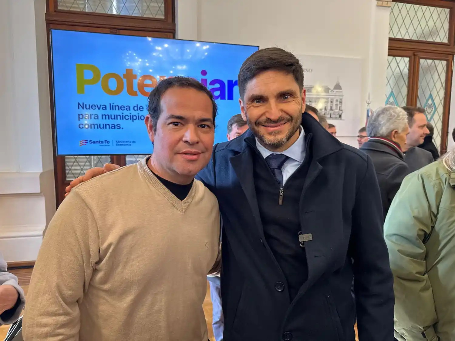 El Presidente comunal junto al gobernador.