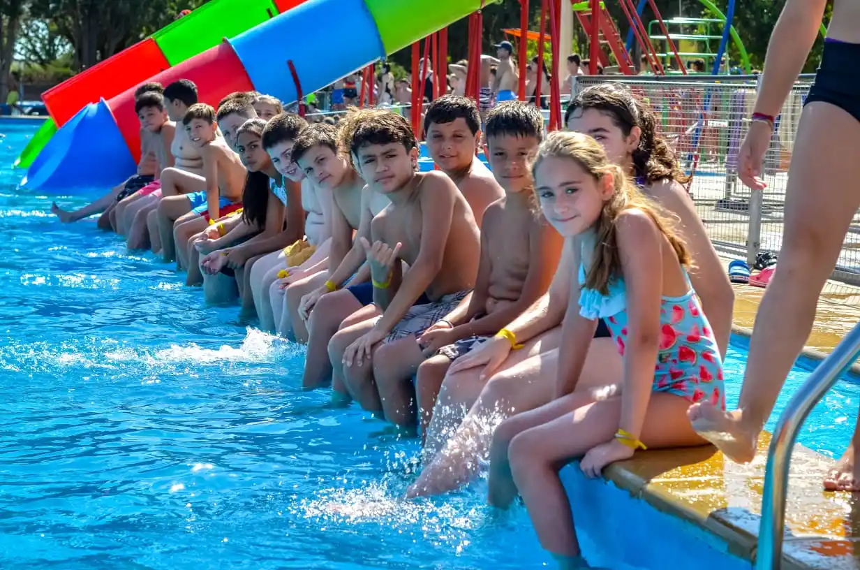 Los niños se preparan para volver a disfrutar del verano.