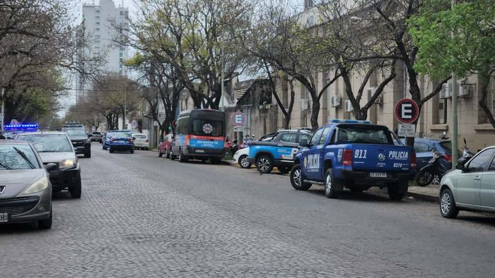 Violento incidente en la Alcaidía: habría al menos tres internos heridos y un importante despliegue jefatura rafaela - 4