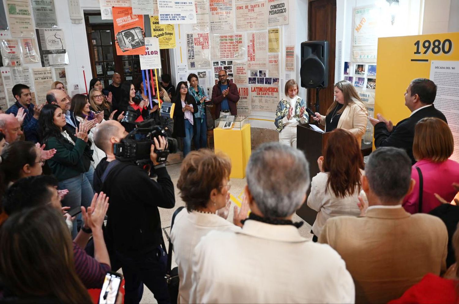 Se inauguró una exposición que retrata las acciones de fomento de la cultura en democracia