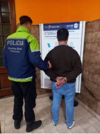 Se dictó la detención del hombre que intentó matar a su expareja en la calle