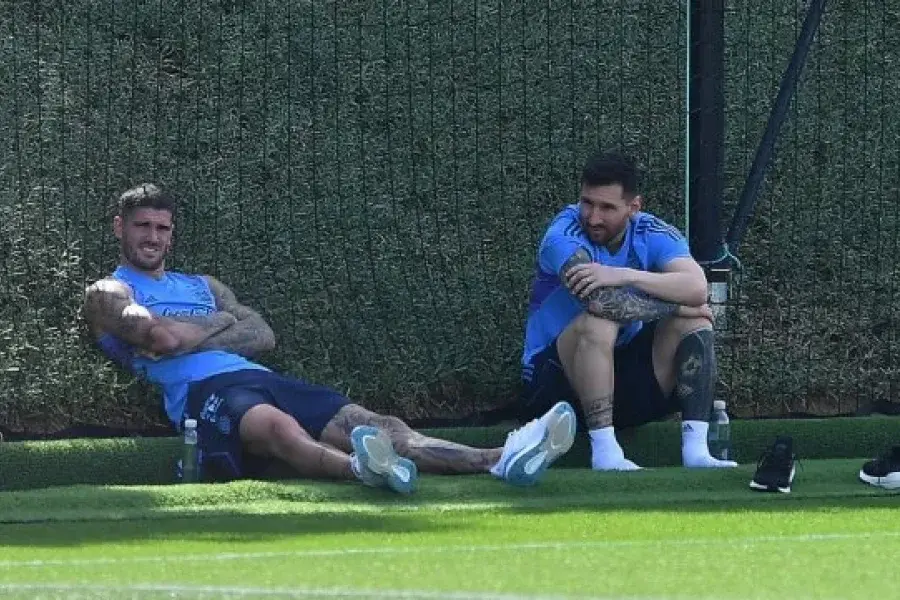 Messi, un espectador de lujo en la práctica de Argentina