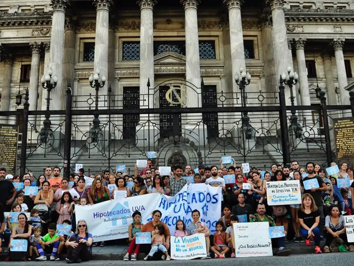 Establecen tope del 25% de los ingresos, a la cuota de deudores hipotecarios UVA