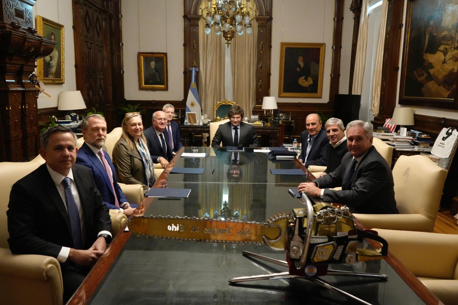Tras la derrota en la provincia, Milei y Caputo se reunieron con el presidente del BID