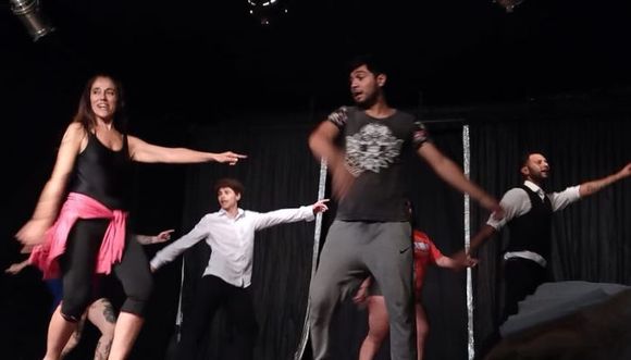 Presentan dos funciones de “La Variette” en el teatro Siripo