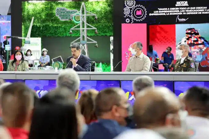 ¡TARDÓ CUATRO AÑOS! Maduro exige que en 60 días se mejoren los servicios públicos