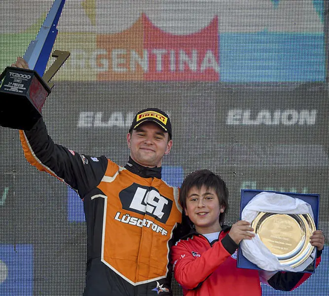 Capurro en el podio del Súper TC2000 en Córdoba