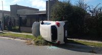 Fuerte vuelco de un auto en Duffau y Gorman