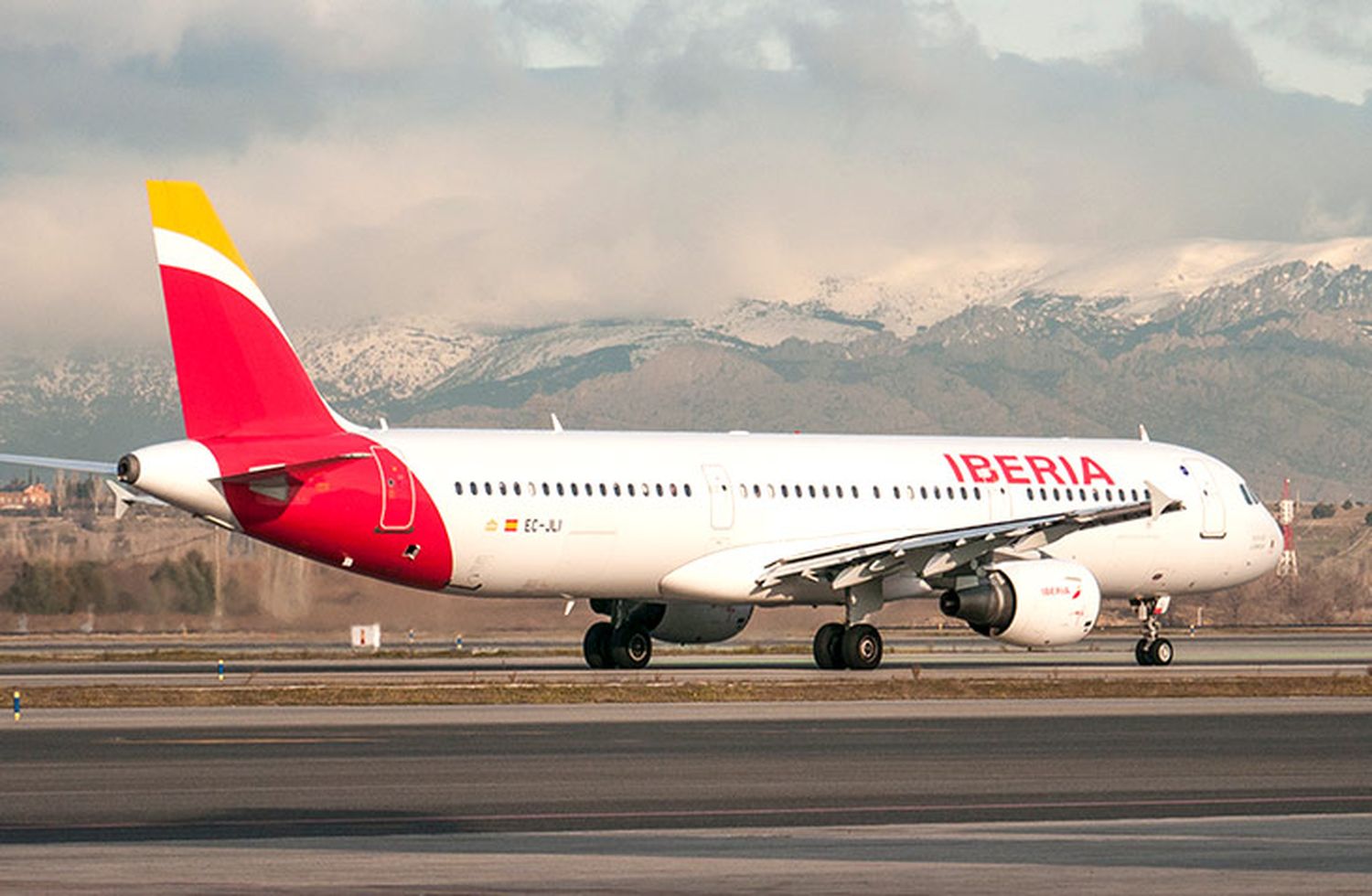 Iberia trasladó a refugiados afganos a Torrejón