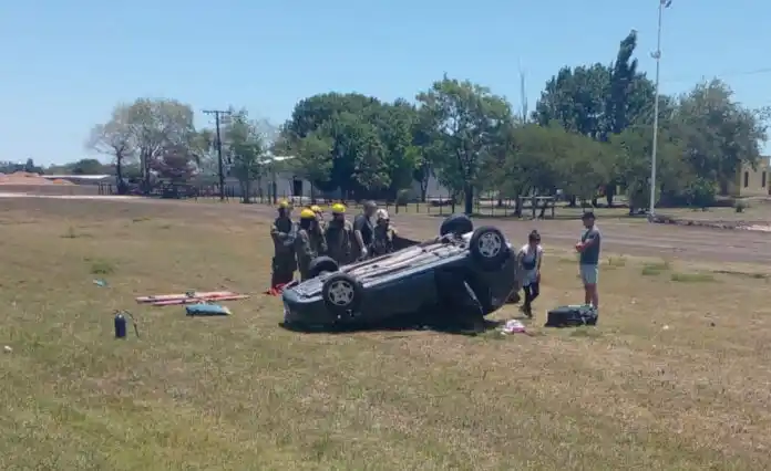 Despiste y vuelco en la ruta que une Colón con Paysandú