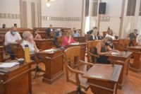 Con fuerte presencia policial, el Concejo aprobó la ordenanza para regular el uso de agroquímicos