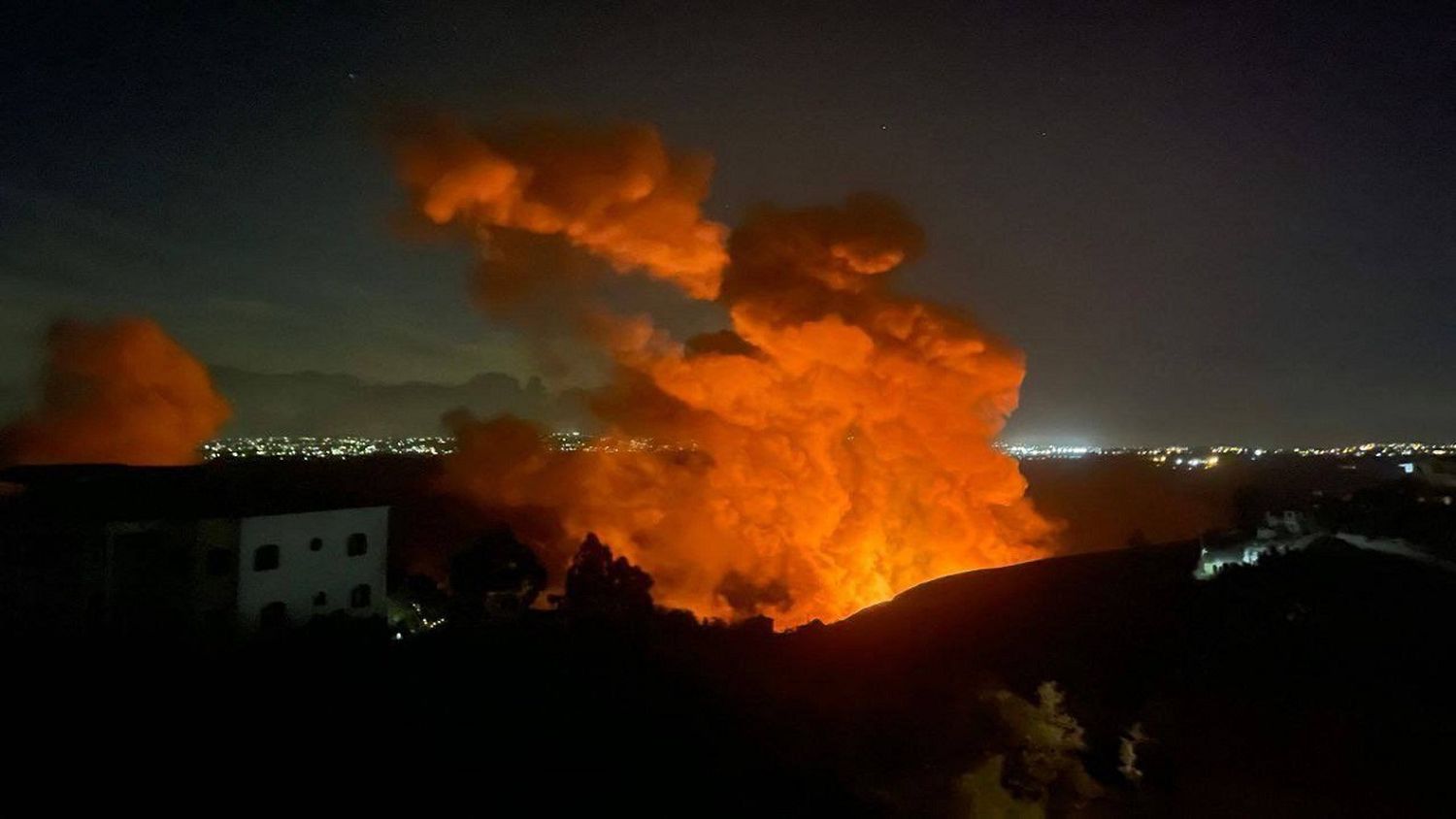 SE ELEVA a más de 550 el número de muertos en el LÍBANO mientras miles huyen de los bombardeos