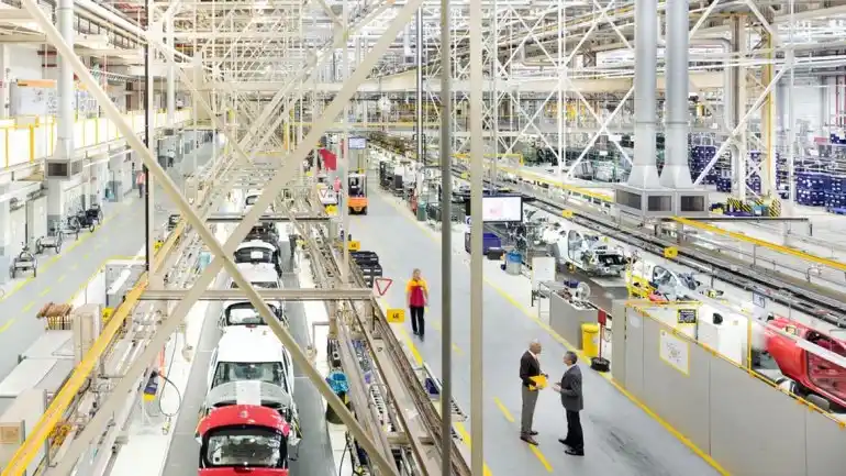 La producción de autos cayó 22% en 2014