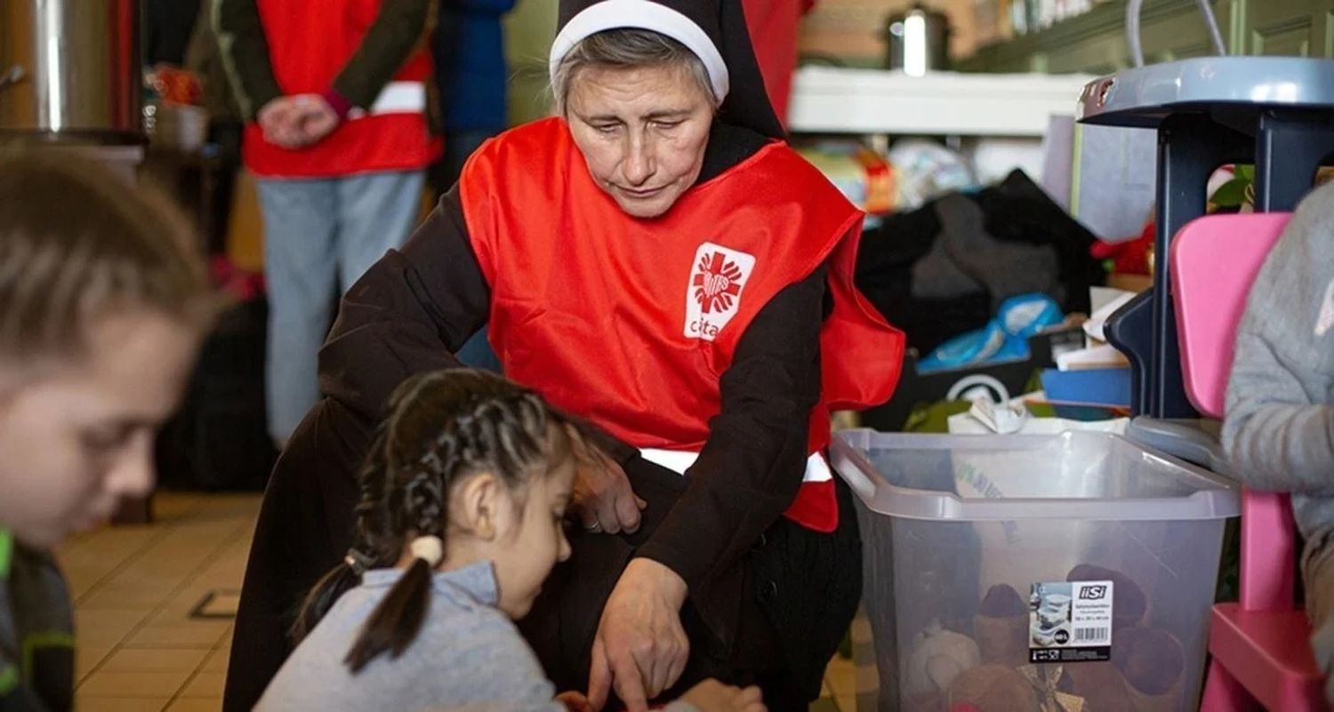 Verdaderas samaritanas. Hermanas solidarias de Polonia, al servicio de cientos de miles de desplazados y refugiados por la guerra en Ucrania. Gentileza/Caritas Polonia