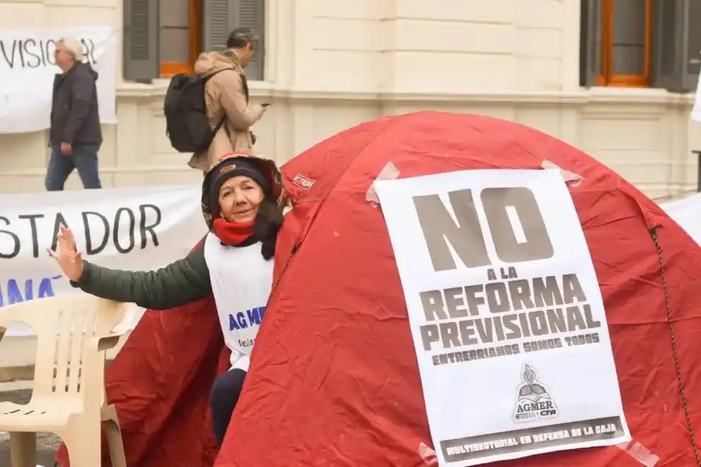 Agmer confirmó que asistirá al Senado por la reforma jubilatoria y ratificó la continuidad del acampe