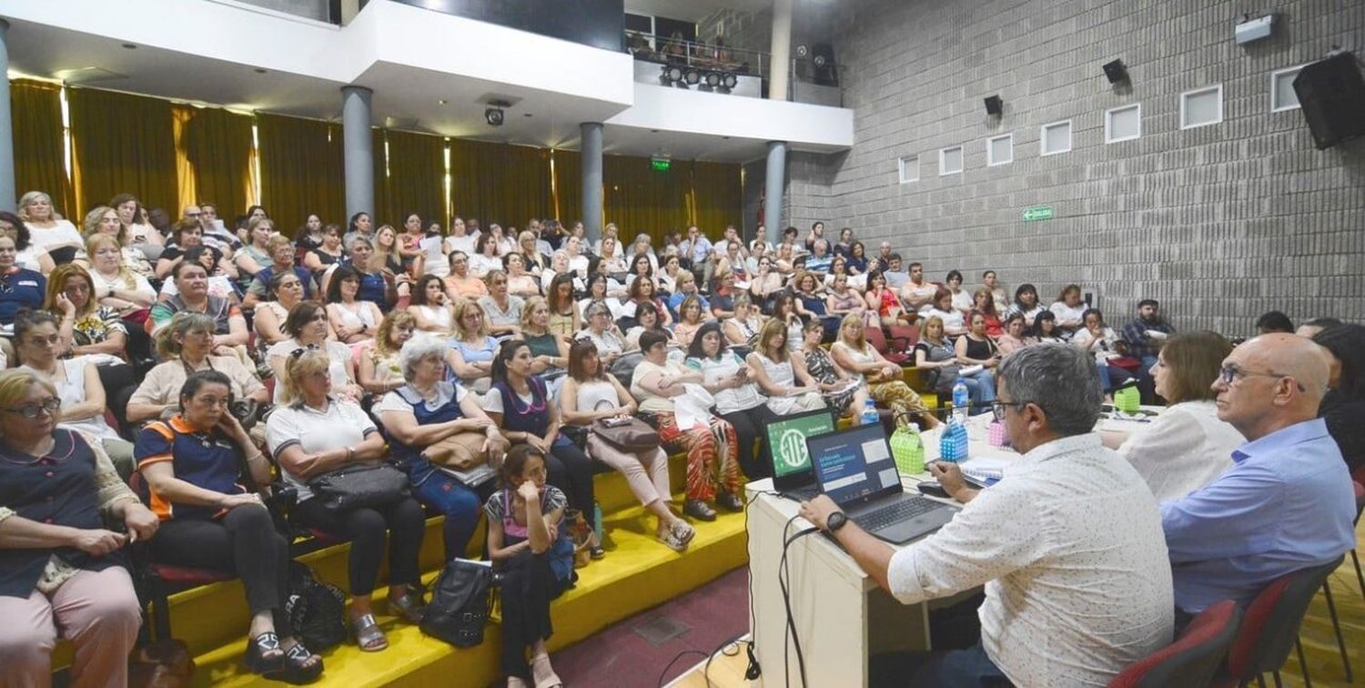 Directivos de escuelas “tomaron nota” del nuevo modelo pedagógico de Santa Fe