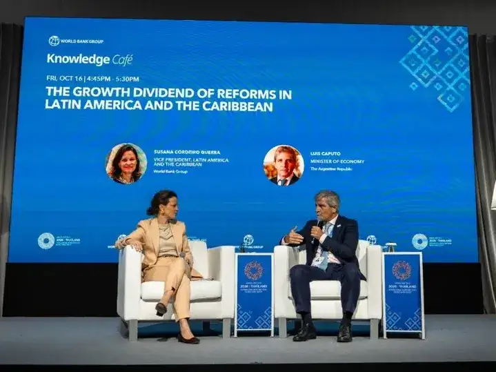 Luis Caputo junto a Susana Cordeiro Guerra.