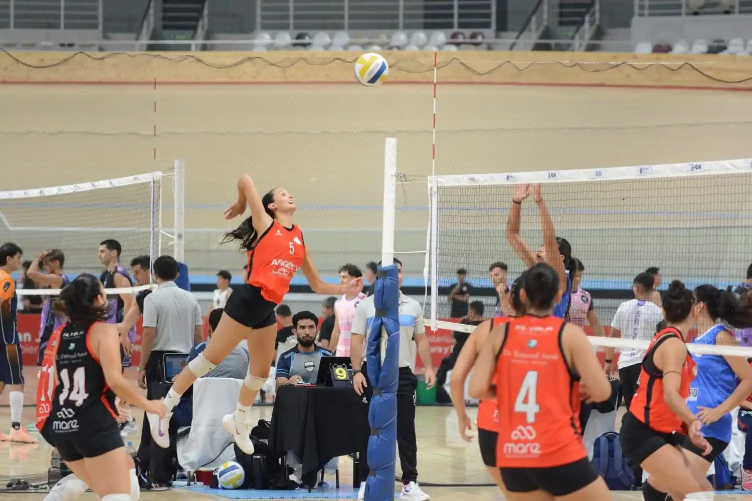 Las chicas del "Albo" quieren la copa.