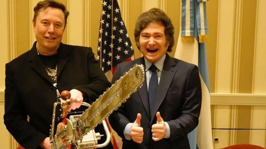 Quién es el creador de la motosierra que Milei regaló a Elon Musk