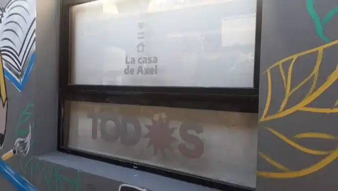 Kicillof visita La Plata para presentar su libro y participar de la inauguración de "La casa de Axel"