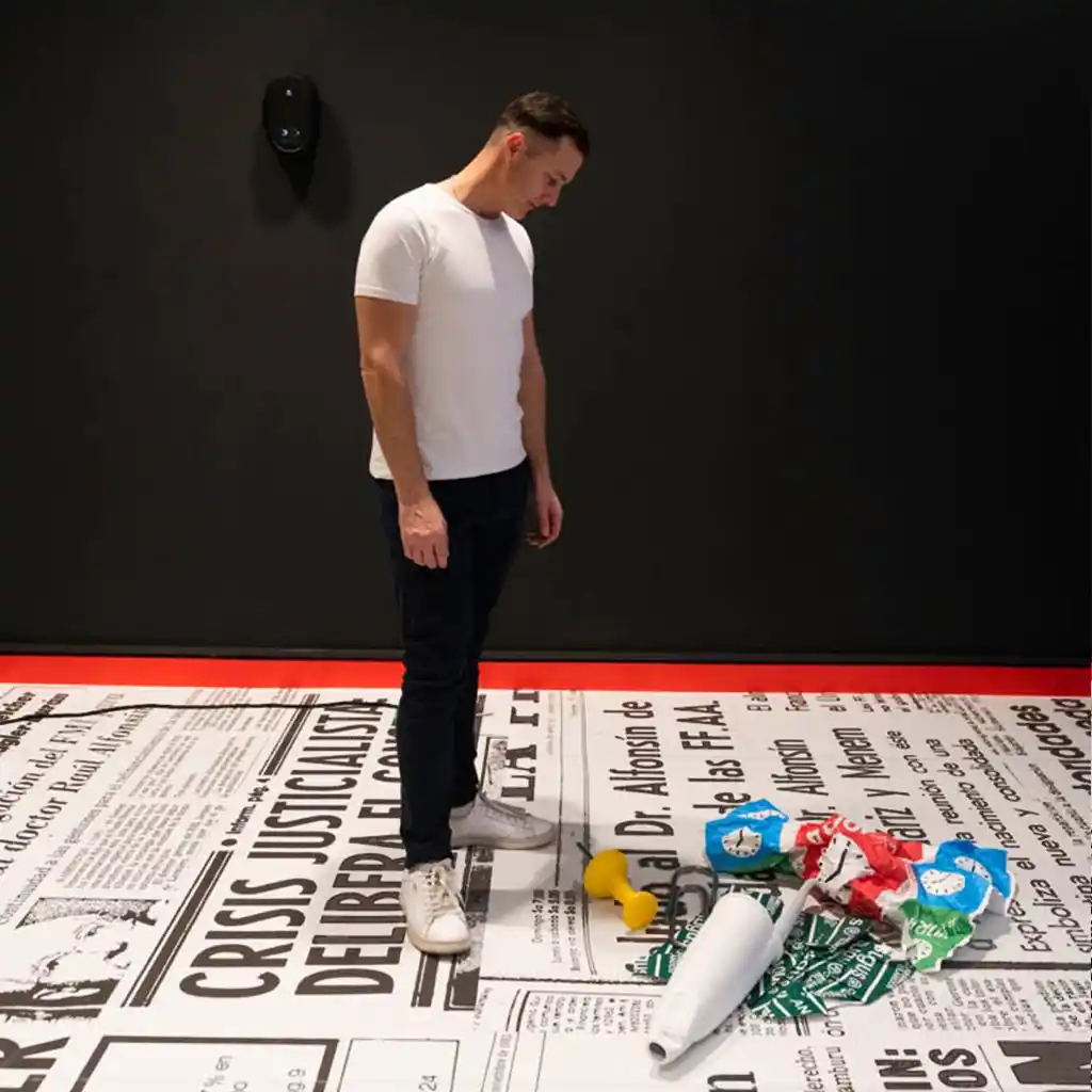 El artista tandilense Cristian Segura, en su exhibición en el CCK.