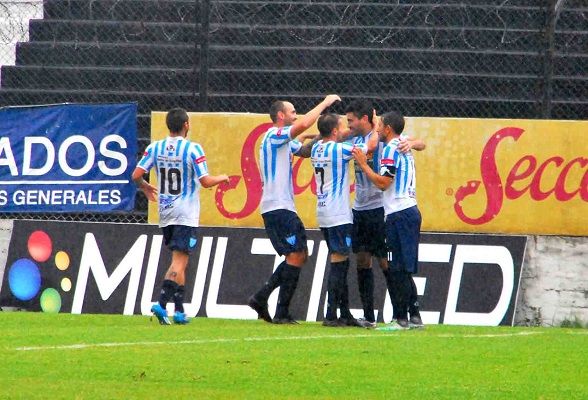 Alma, corazón y vida: así Juventud rescató un punto frente a Almagro