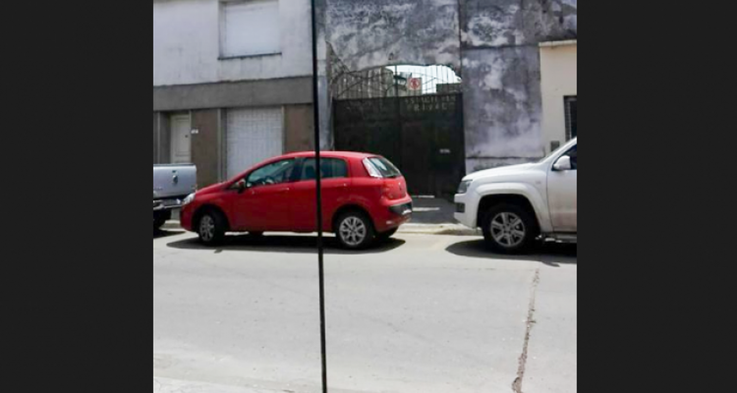Lo dice la ley: hay que pagar para estacionar frente al propio garaje