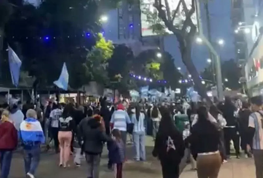 Incidentes en Pergamino tras la derrota de Argentina: tres aprehendidos y daños durante los festejos