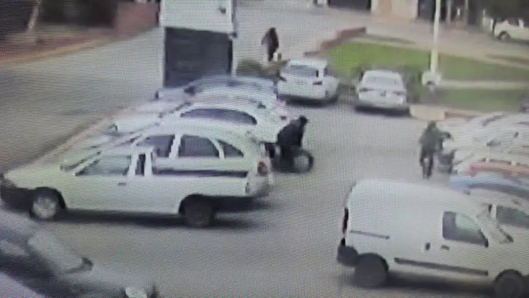 Identificaron a la persona que robó los neumáticos en la Terminal y recuperaron los mismos