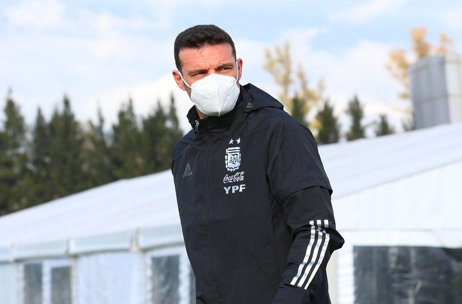 Con Agüero a disposición, Scaloni define el equipo para visitar a Colombia y haría 3 cambios