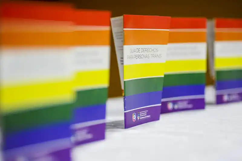 Lanzan una guía de derechos para personas trans