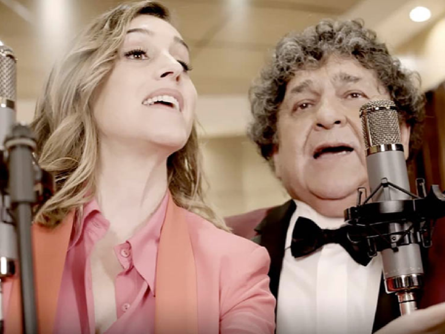Video: Los Palmeras con la Sole cantando "La Suavecita"