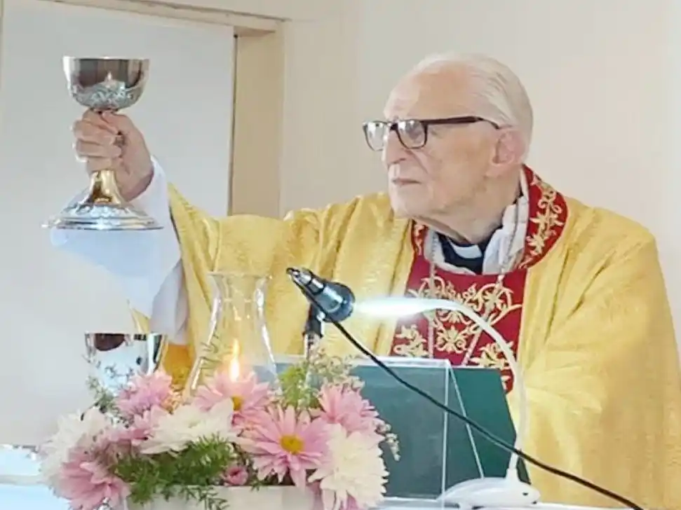 El cardenal Karlic se encuentra estable: le colocaron un marcapasos