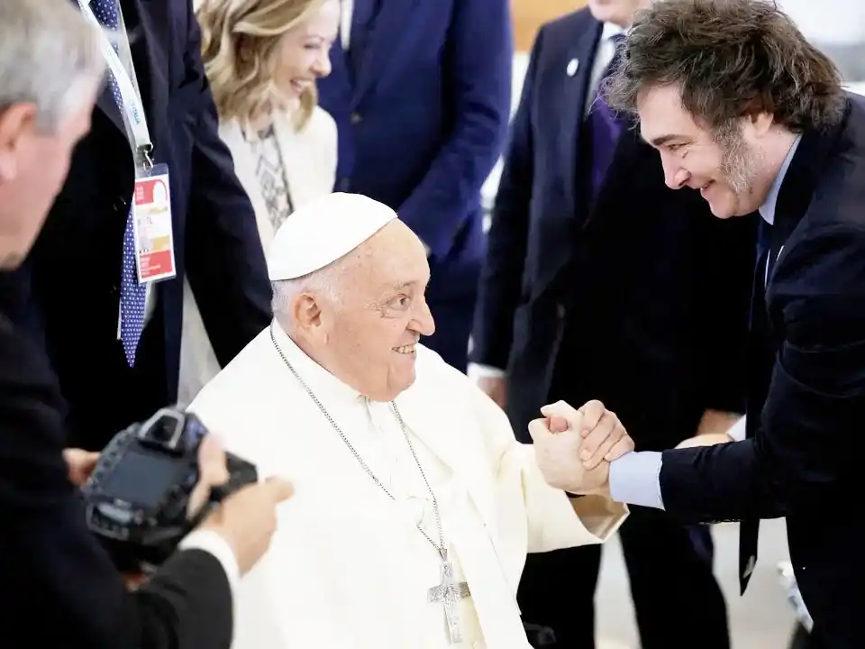 Javier Milei viaja al Vaticano para despedir al papa Francisco