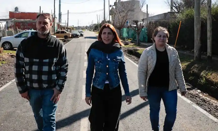 Soledad Peralta recorrió nuevos asfaltos en las localidades